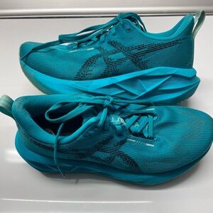ASICS novablast 5 - women’s size 8